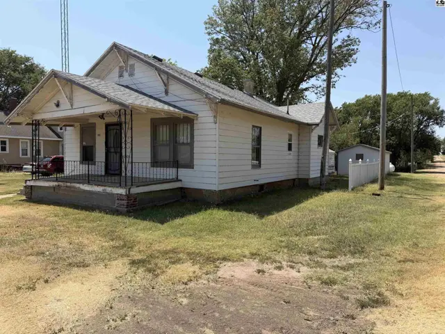 Photo of 201 Moore St, Coats, KS