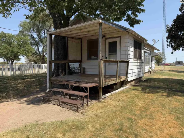 Photo of 201 Moore St, Coats, KS