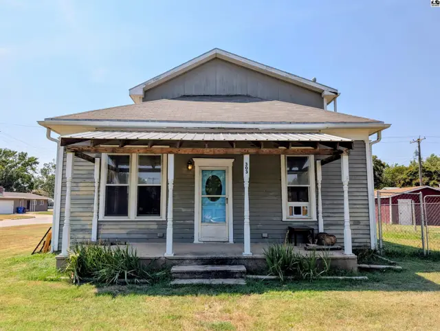 Photo of 303 N Swedonia St, Marquette, KS