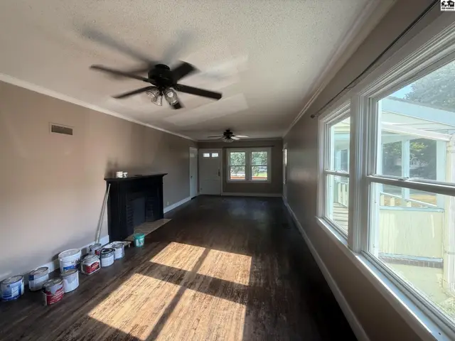 Photo of 119 W 15th Ave, Hutchinson, KS