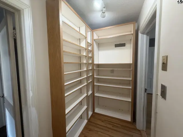Photo of 119 W 15th Ave, Hutchinson, KS