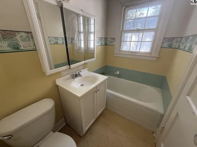 Photo of 119 W 15th Ave, Hutchinson, KS