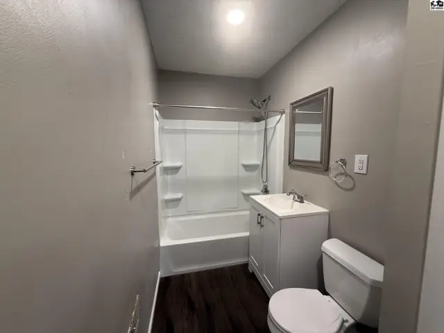 Photo of 119 W 15th Ave, Hutchinson, KS
