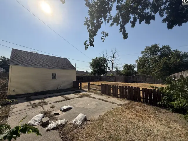 Photo of 119 W 15th Ave, Hutchinson, KS