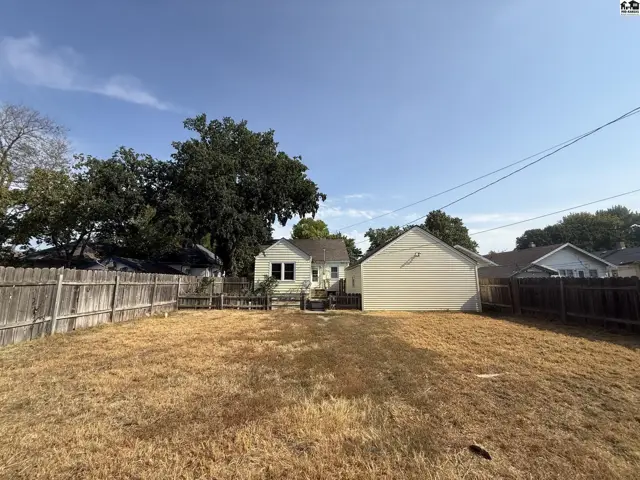 Photo of 119 W 15th Ave, Hutchinson, KS