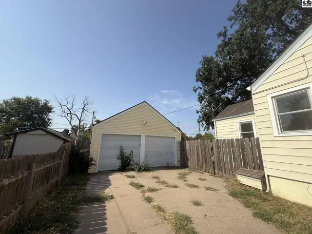 Photo of 119 W 15th Ave, Hutchinson, KS