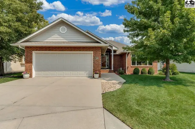 Photo of 506 E 39th Ct, Hutchinson, KS