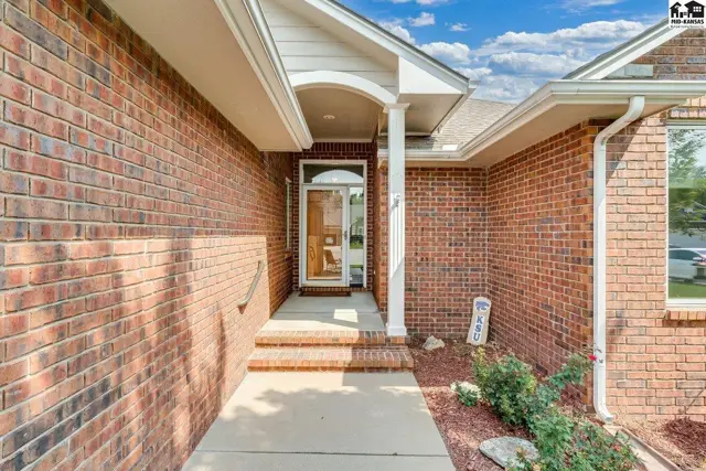 Photo of 506 E 39th Ct, Hutchinson, KS