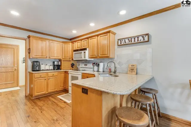 Photo of 506 E 39th Ct, Hutchinson, KS