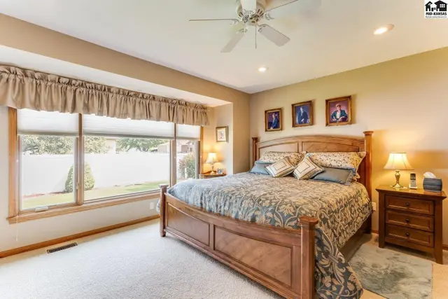 Photo of 506 E 39th Ct, Hutchinson, KS