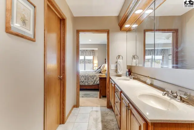 Photo of 506 E 39th Ct, Hutchinson, KS