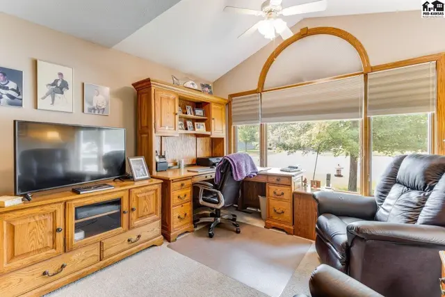 Photo of 506 E 39th Ct, Hutchinson, KS