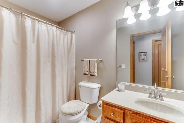 Photo of 506 E 39th Ct, Hutchinson, KS