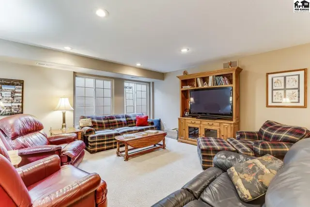 Photo of 506 E 39th Ct, Hutchinson, KS