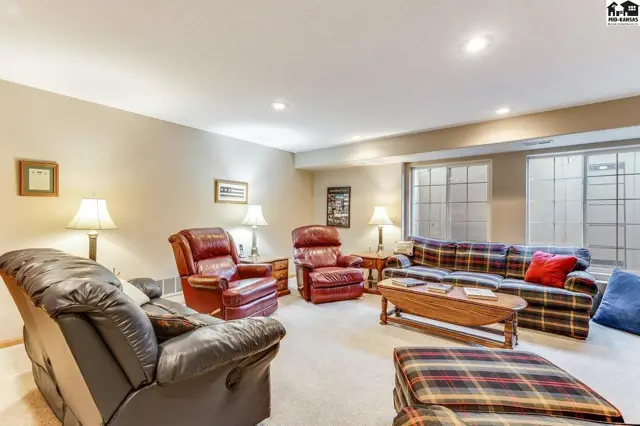 Photo of 506 E 39th Ct, Hutchinson, KS