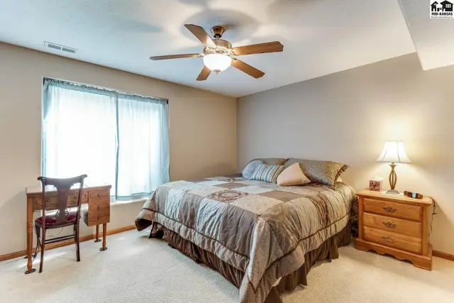 Photo of 506 E 39th Ct, Hutchinson, KS