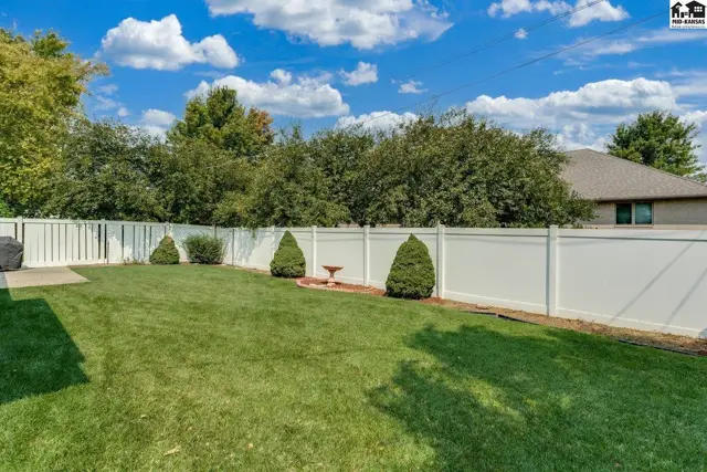 Photo of 506 E 39th Ct, Hutchinson, KS
