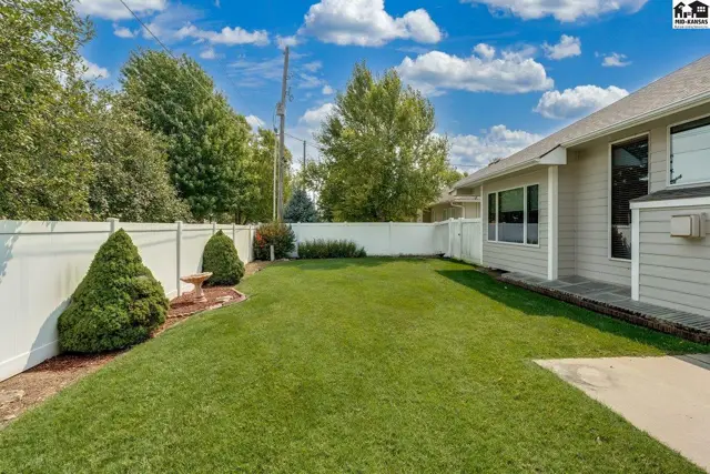 Photo of 506 E 39th Ct, Hutchinson, KS