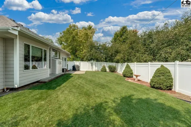 Photo of 506 E 39th Ct, Hutchinson, KS
