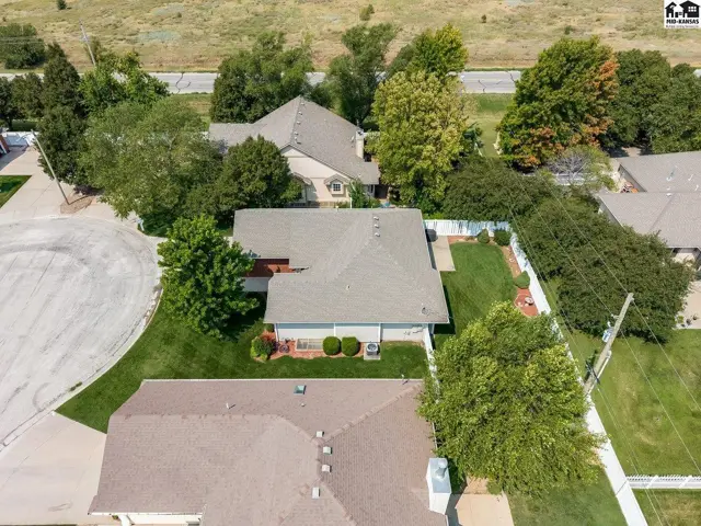 Photo of 506 E 39th Ct, Hutchinson, KS