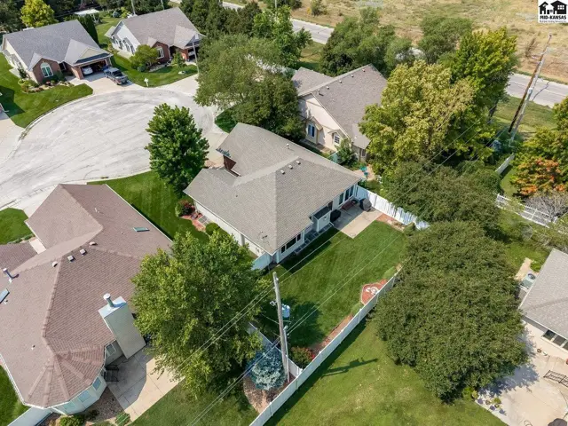 Photo of 506 E 39th Ct, Hutchinson, KS