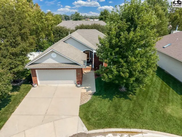 Photo of 506 E 39th Ct, Hutchinson, KS