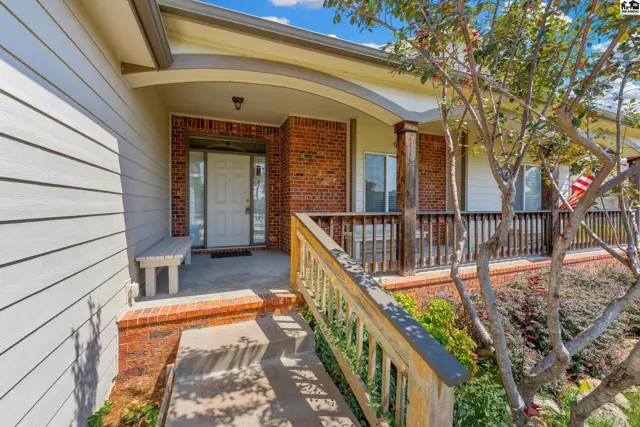 Photo of 14302 E Twinlake Dr, Wichita, KS
