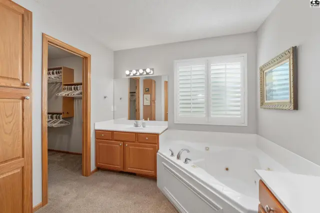 Photo of 14302 E Twinlake Dr, Wichita, KS