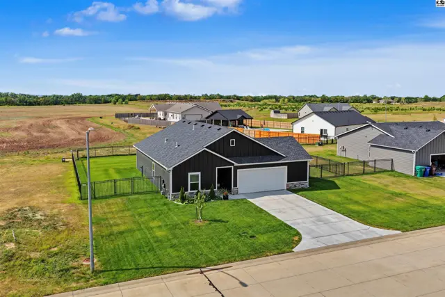 Photo of 1416 Curtiss Dr, McPherson, KS