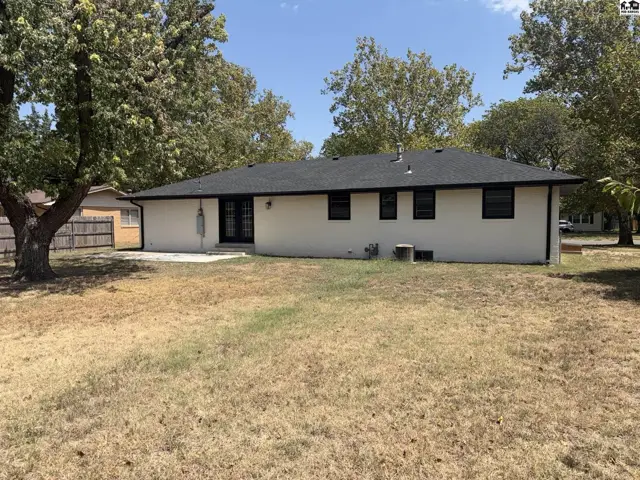 Photo of 2803 N Monroe St, Hutchinson, KS