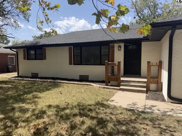 Photo of 2803 N Monroe St, Hutchinson, KS
