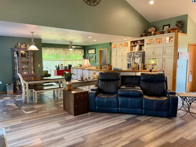 Photo of 375 Lake Rd, Pratt, KS