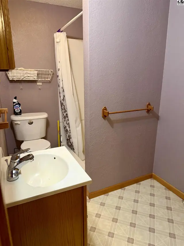 Photo of 375 Lake Rd, Pratt, KS