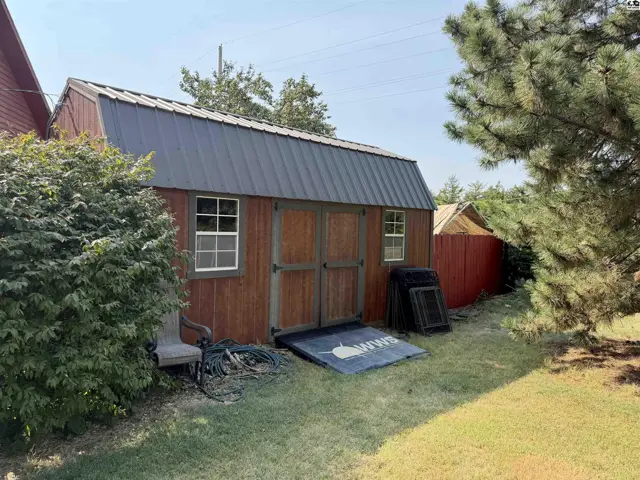 Photo of 375 Lake Rd, Pratt, KS