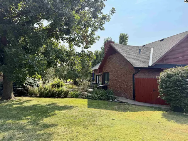 Photo of 375 Lake Rd, Pratt, KS