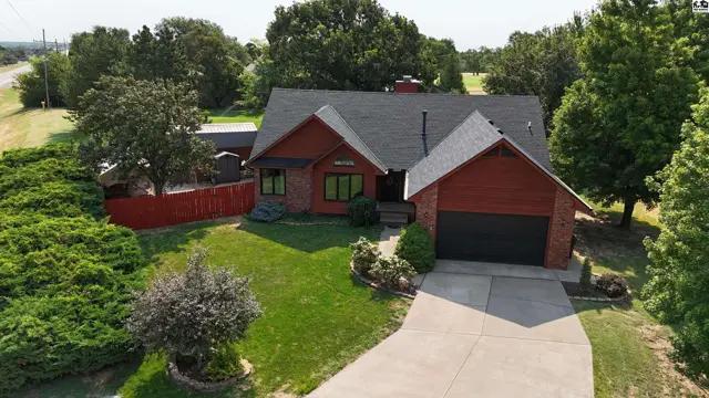 Photo of 375 Lake Rd, Pratt, KS