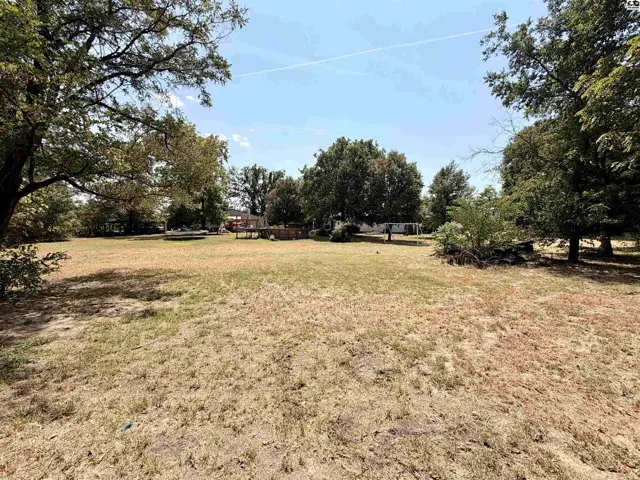 Photo of 1302 E 95th Ave, Hutchinson, KS