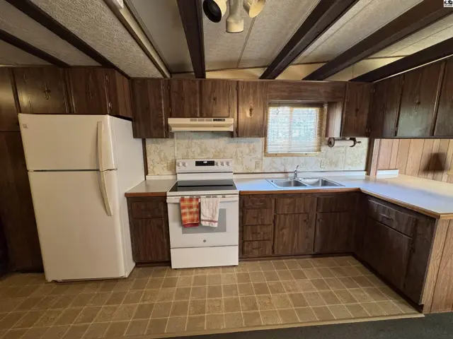 Photo of 36 NW 100th St, Iuka, KS
