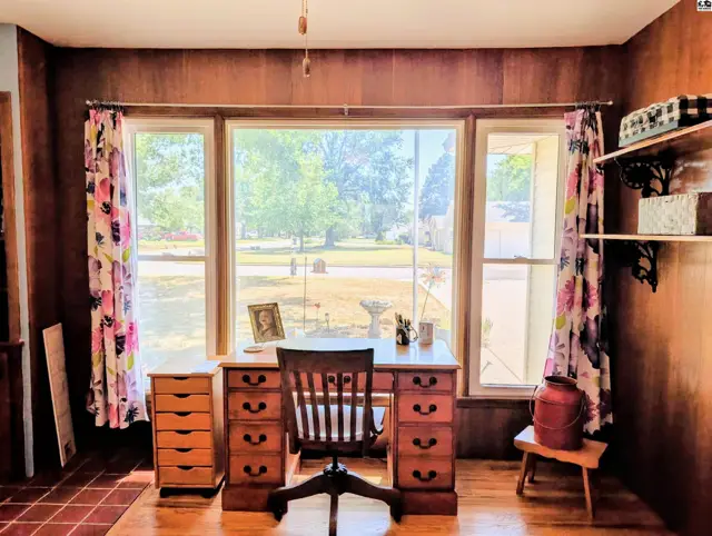 Photo of 414 Random Rd, Newton, KS