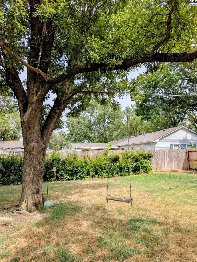 Photo of 414 Random Rd, Newton, KS