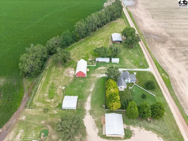 Photo of 16911 S Woodberry Rd, Mount Hope, KS