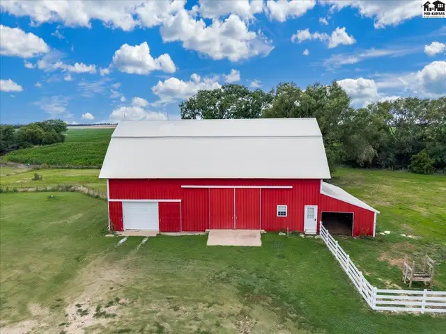 Photo of 16911 S Woodberry Rd, Mount Hope, KS