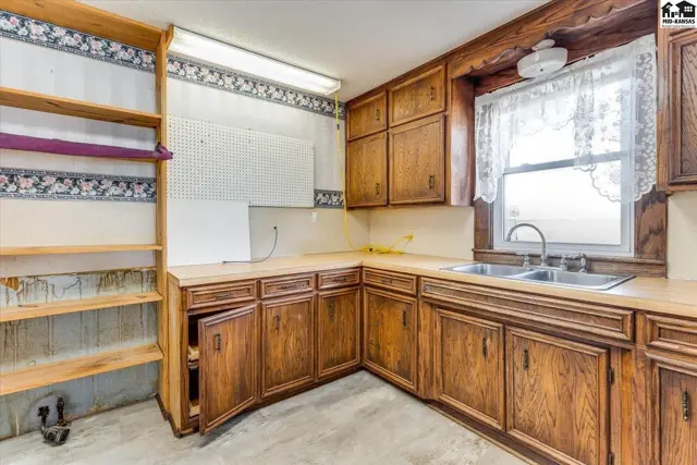 Photo of 16911 S Woodberry Rd, Mount Hope, KS