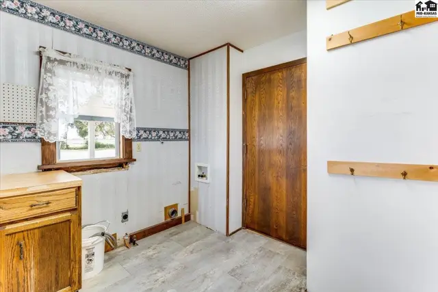 Photo of 16911 S Woodberry Rd, Mount Hope, KS