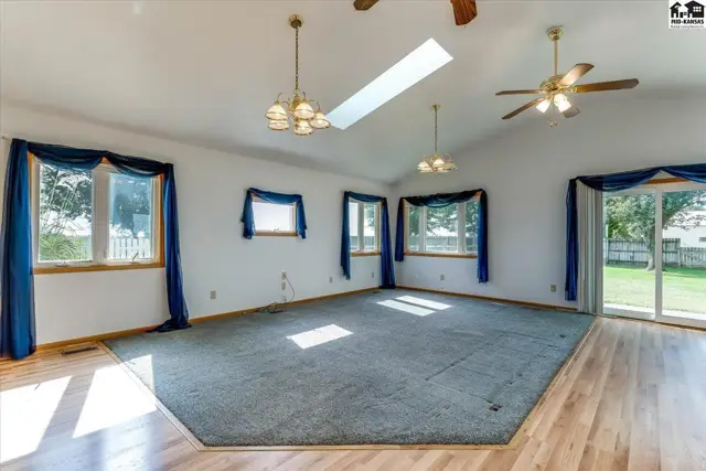 Photo of 16911 S Woodberry Rd, Mount Hope, KS