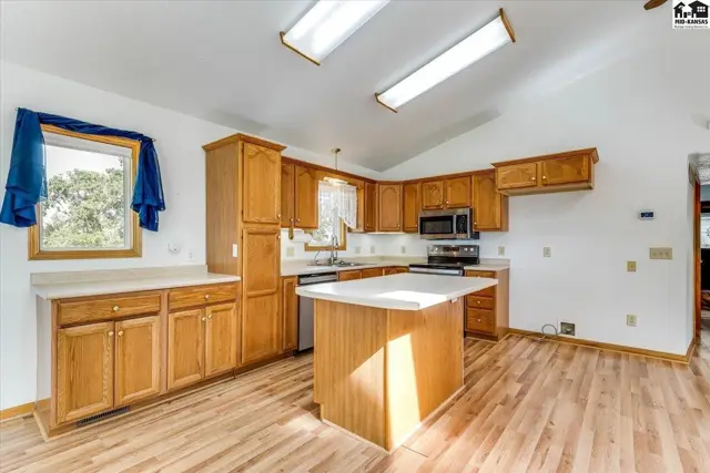 Photo of 16911 S Woodberry Rd, Mount Hope, KS