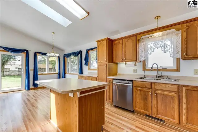 Photo of 16911 S Woodberry Rd, Mount Hope, KS