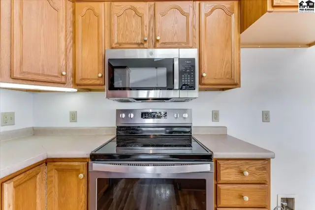 Photo of 16911 S Woodberry Rd, Mount Hope, KS