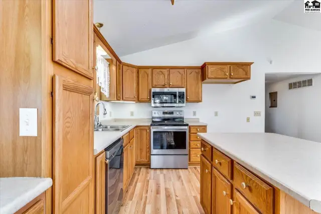 Photo of 16911 S Woodberry Rd, Mount Hope, KS