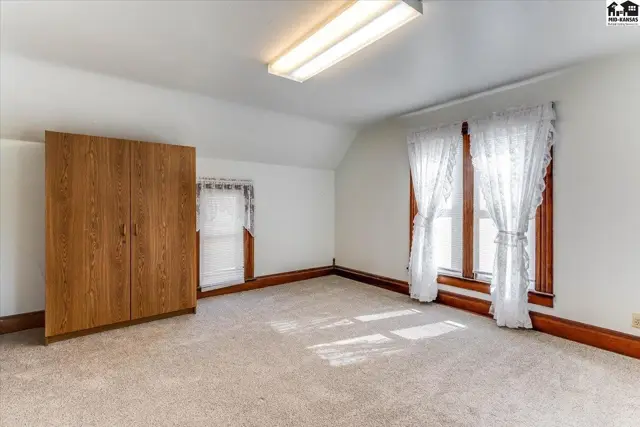 Photo of 16911 S Woodberry Rd, Mount Hope, KS